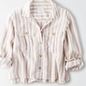 American Eagle Woman's Cropped Button Up Shirt